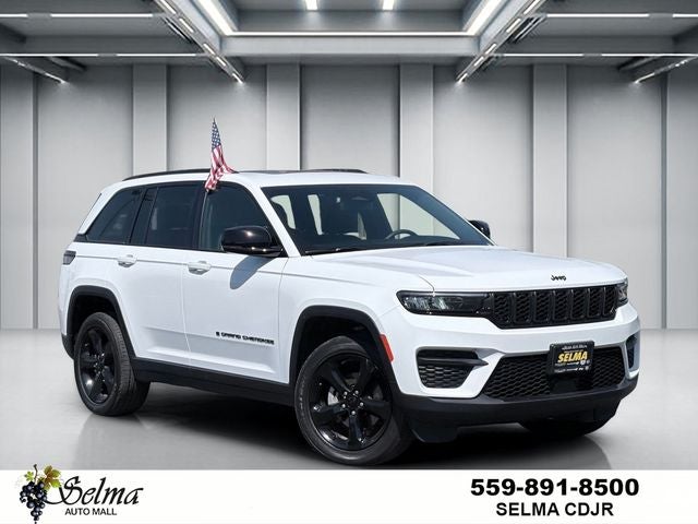 2023 Jeep Grand Cherokee Altitude 4x4 in Bright White Clearcoat — front three-quarter view
