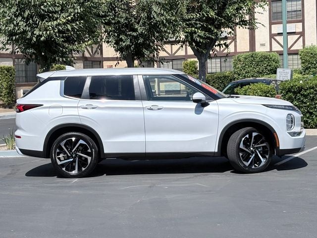 2024 Mitsubishi Outlander — interior view