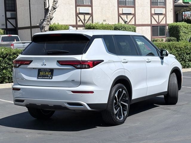 2024 Mitsubishi Outlander — detail view
